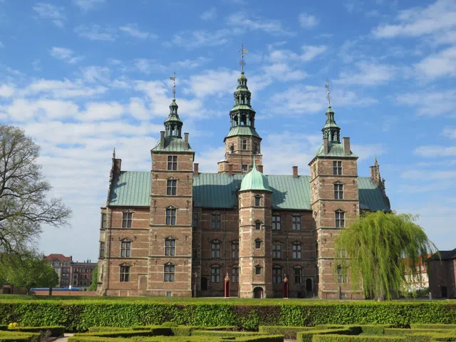 Copenhagen's Rosenborg Castle by bike in October